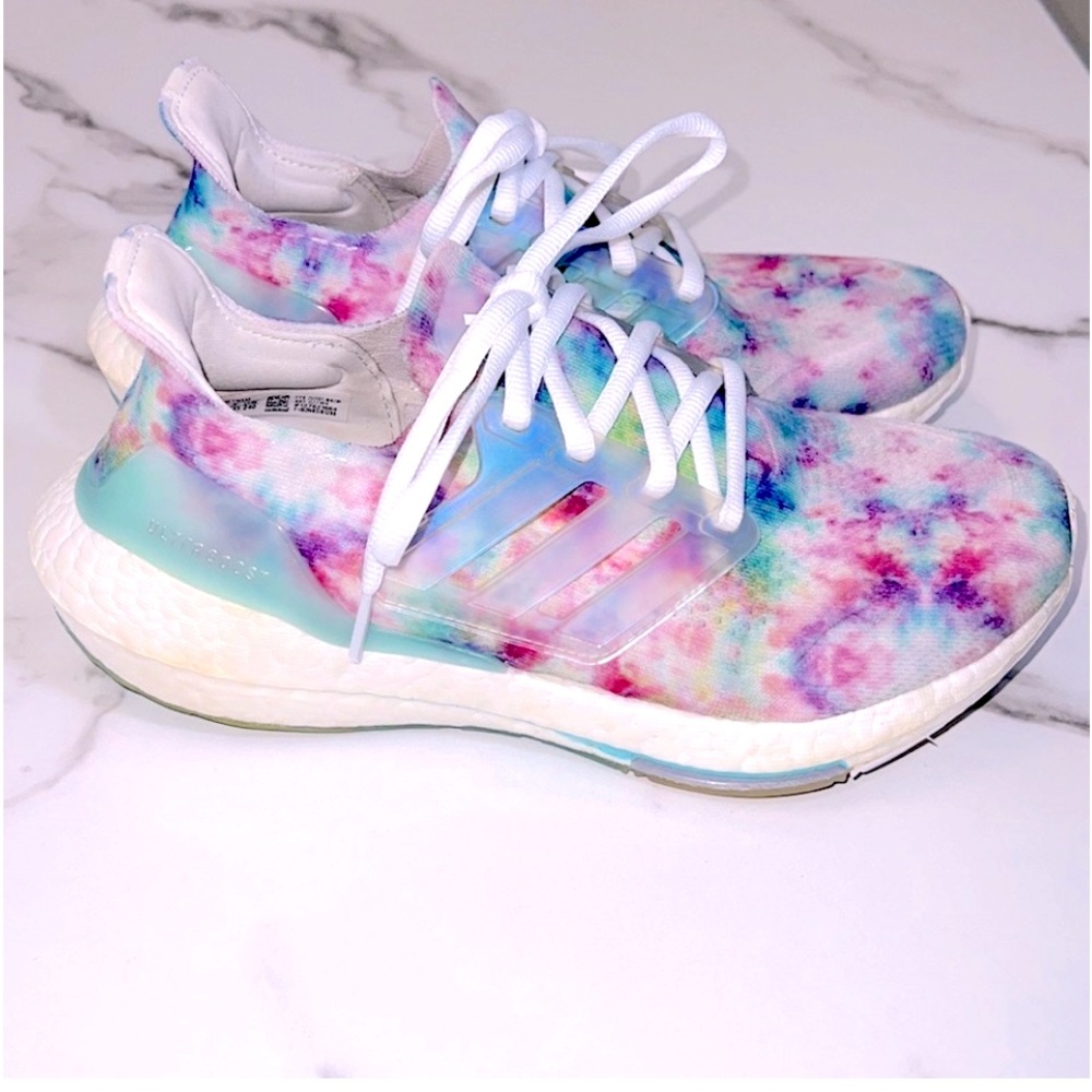 Adidas Ultraboost 21’ Tie Dyed running shoe women’s size 7.5 sneakers